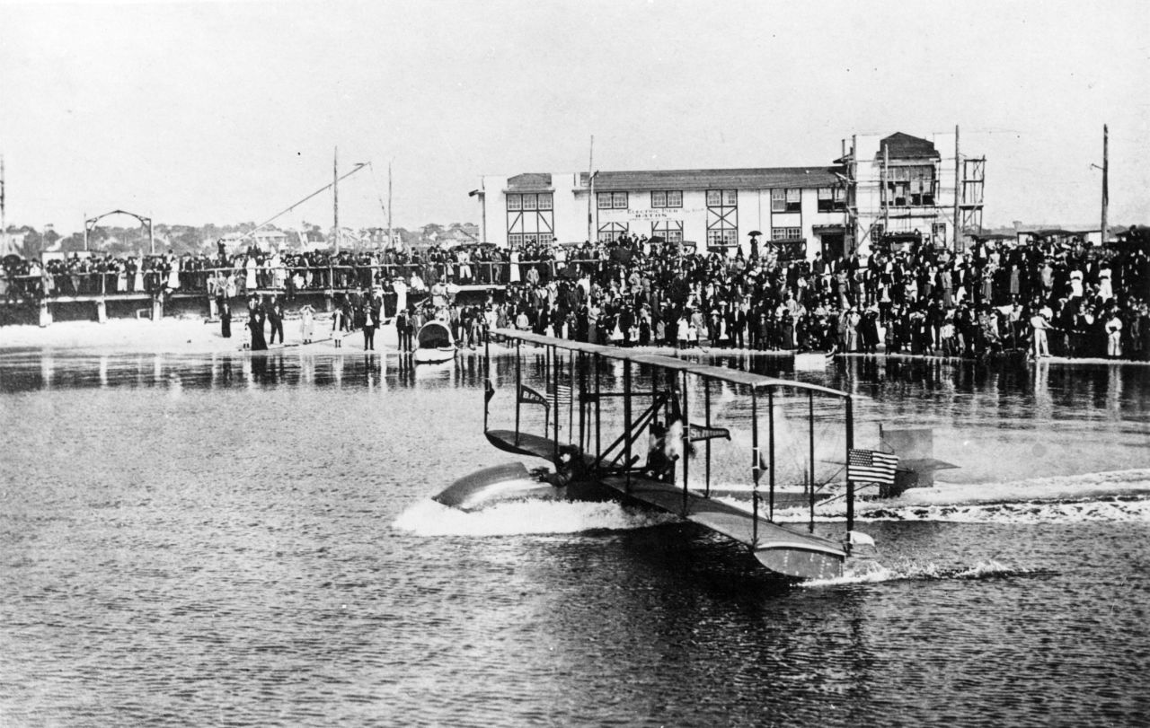 The first commercial flight in history took place on January 1, 1914, when Tony Jannus piloted a two-seat Benoist XIV from St. Petersburg, Florida, to Tampa, Florida. Jannus and his lone passenger, former St. Petersburg mayor Abram Pheil, traveled 21 miles in 23 minutes. Pheil bid $400 to be the passenger.