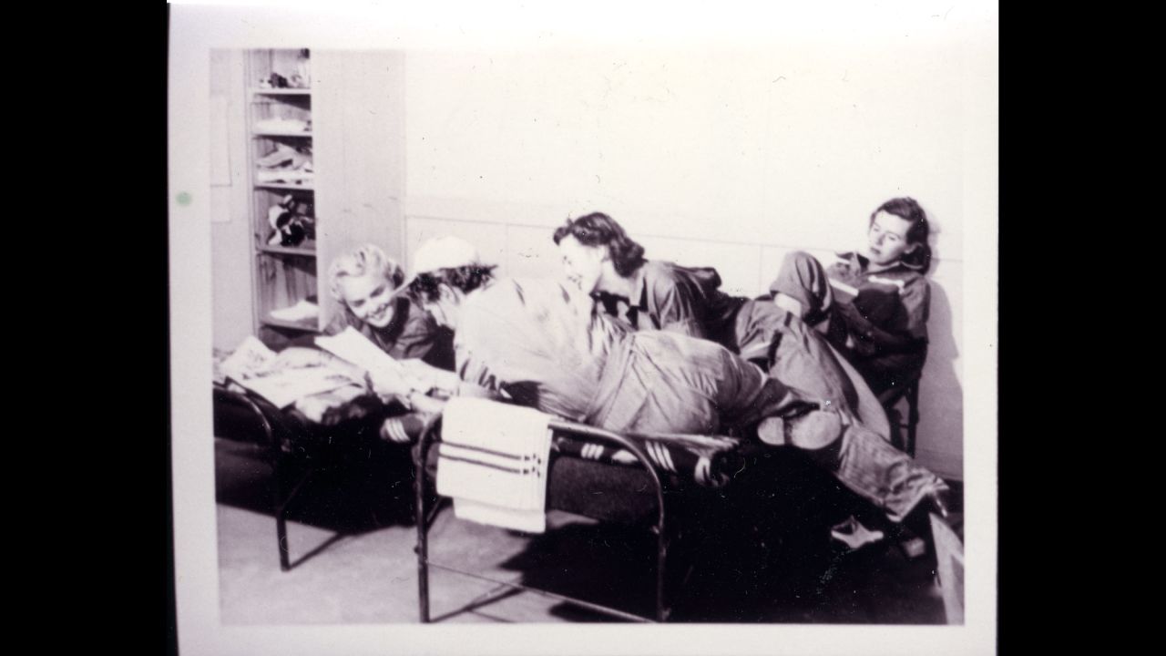 WASPs Ann McClellan, Catherine Houser, Mary Jane Stephens, Lida Dunham and an unidentified woman in their barracks. 