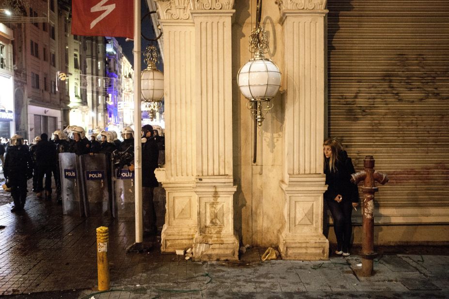 <strong>December 27: </strong>Protesters, demanding Turkish Prime Minister Tayyip Erdogan resign over a high-level corruption scandal, clash with riot police in Istanbul.
