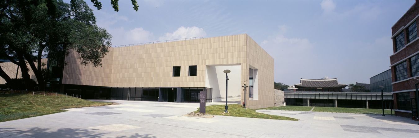 The MMCA has three buildings -- a main exhibition hall (pictured), 1930s Defense Security Command and the restored Jongchinbu, a government building from the Joseon Dynasty. 