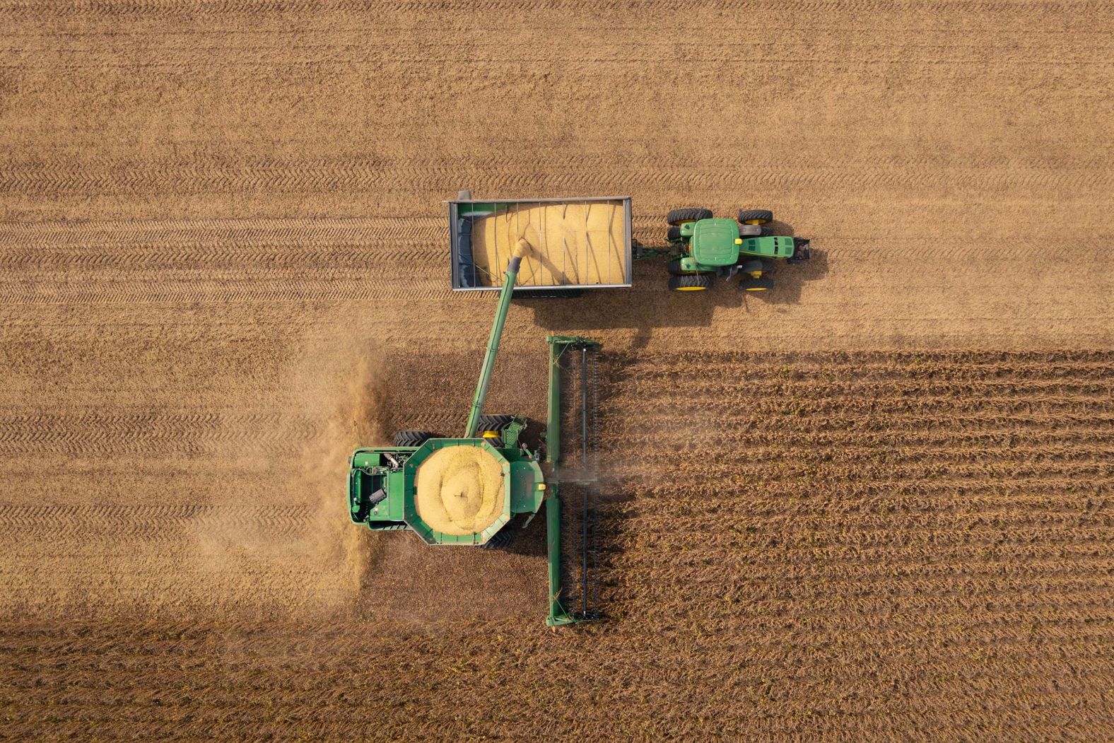 Soybeans are loaded into a grain cart from a combine harvester at a farm outside St. Peter, Minnesota, on Tuesday, September 30. President Trump said he would confront Chinese President Xi Jinping over China’s refusal to purchase American soybeans, a growing area of tension between the world's two largest economies.