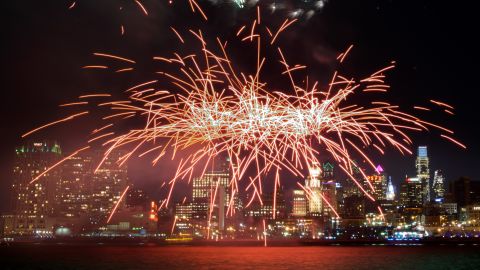 New Year&#039;s Eve: Dubai sets record in fireworks blitz | CNN