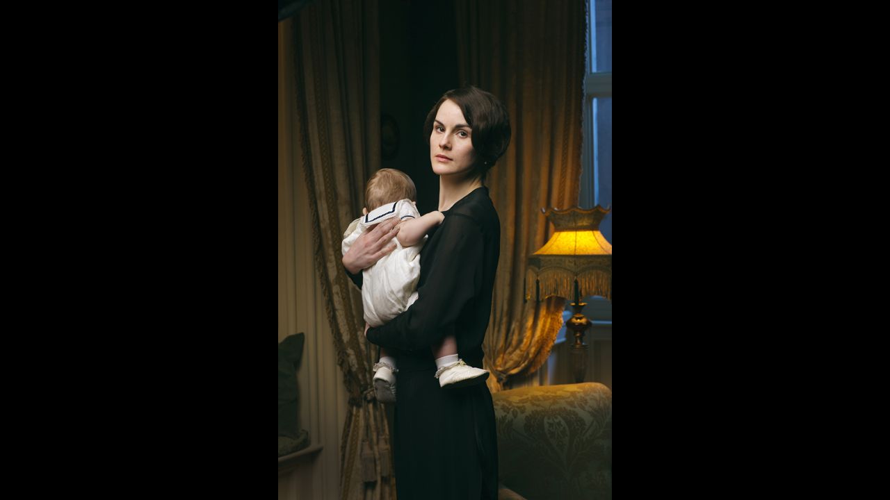 Widowed Lady Mary (Michelle Dockery) has adjusted to life as a single mom and is juggling several new suitors.