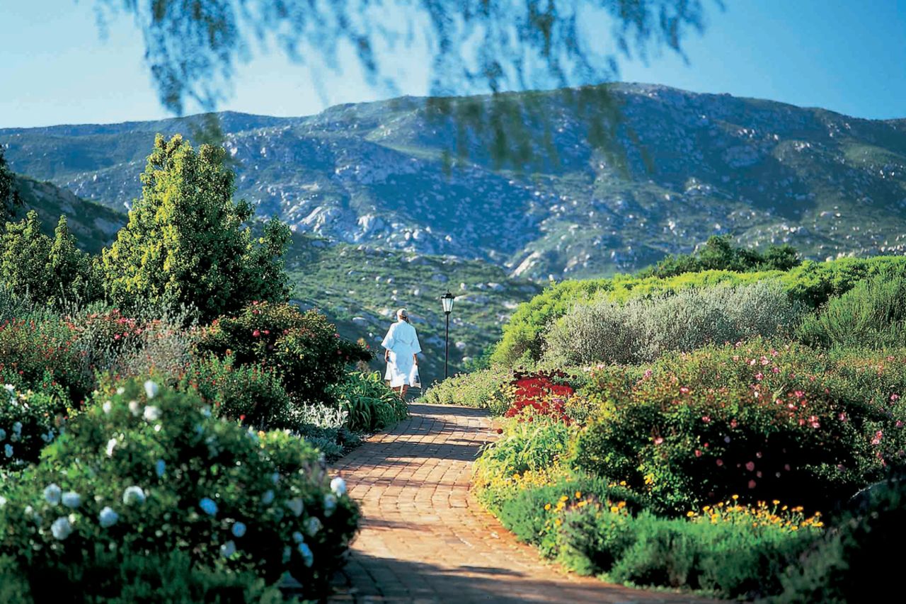 Rancho La Puerta, a 3,000-acre private resort full of gardens, mountains and meadows, teaches sustainable nutritional eating and muscle building, largely based on plants and whole foods, banning all processed food. Calories are reduced moderately, not radically in order to lose fat and not muscle. 