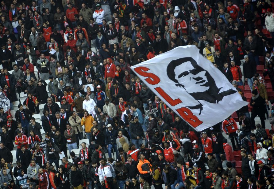Fans unfurled a banner with Eusebio's face on it as the coffin was paraded around the stadium.