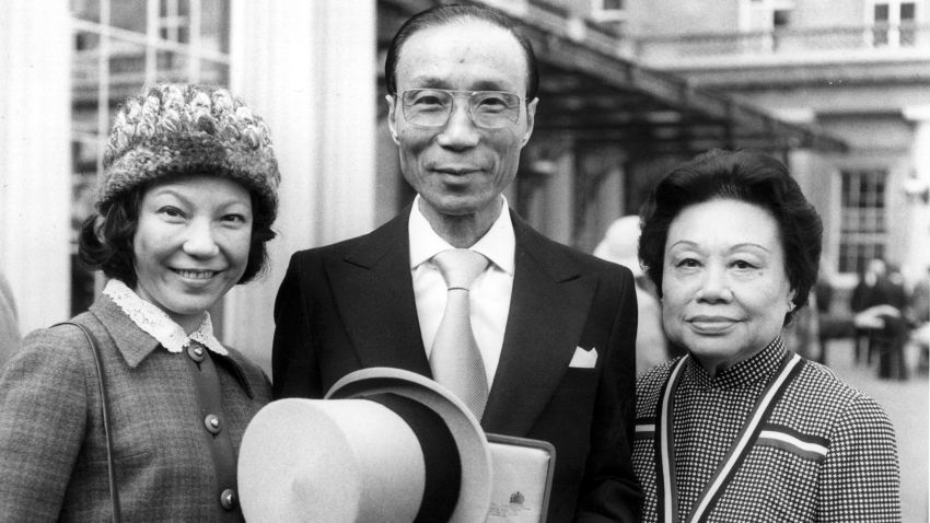 7th March 1978: The King of Kung-Fu film makers, Sir Run Run Shaw, in London with his wife and daughter, after receiving a Knighthood from the Queen. (Photo by Central Press/Getty Images)