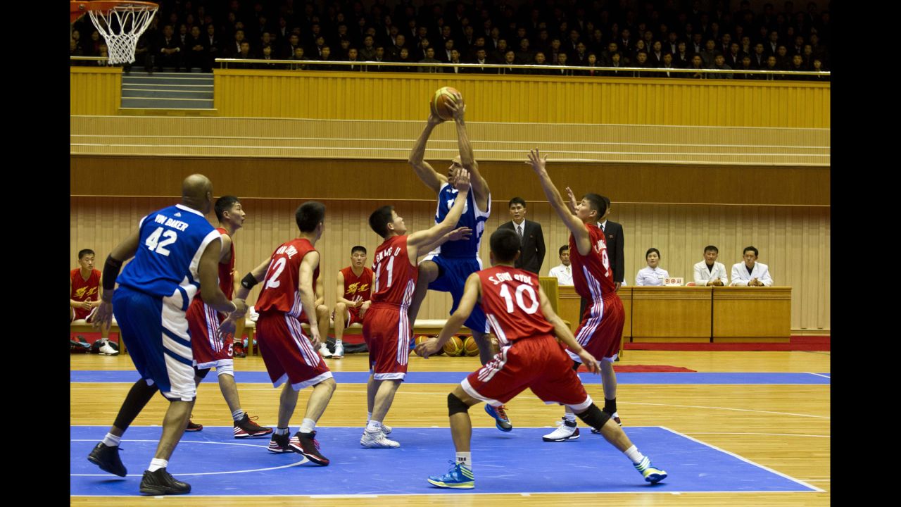 Former NBA star Doug Christie drives to the basket against North Korean players during the exhibition game.