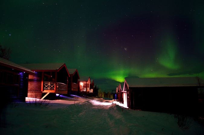 Los visitantes de Björkliden pueden alojarse en un hotel o en una de las 80 cabinas de lujo.