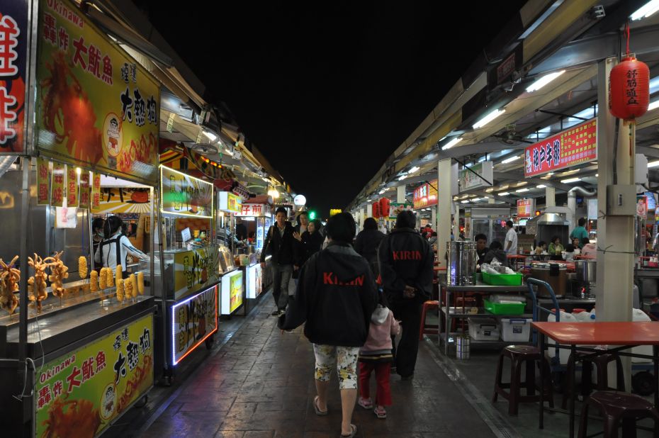 Craving oyster omelets and bubble tea in the middle of the night? Crowded with street hawkers, the 300 or so bustling bazaars on this tiny island operate until the small hours.