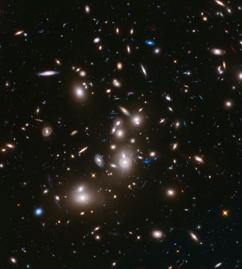 El telescopio espacial Hubble nos permite ver más lejos que nunca el universo.