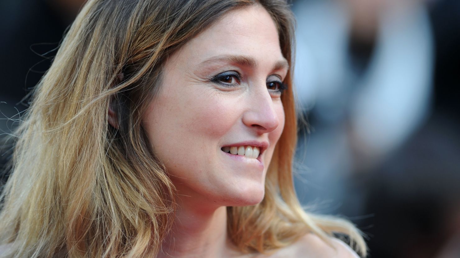 Photographs in Closer magazine violated Julie Gayet's right to privacy.