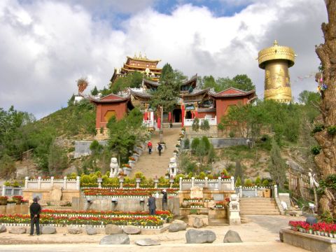 This 2012 photo from travel agency TravelBirds  shows Dukezong in all its original glory. The town is home to ancient Buddhist temples and a giant golden prayer wheel.