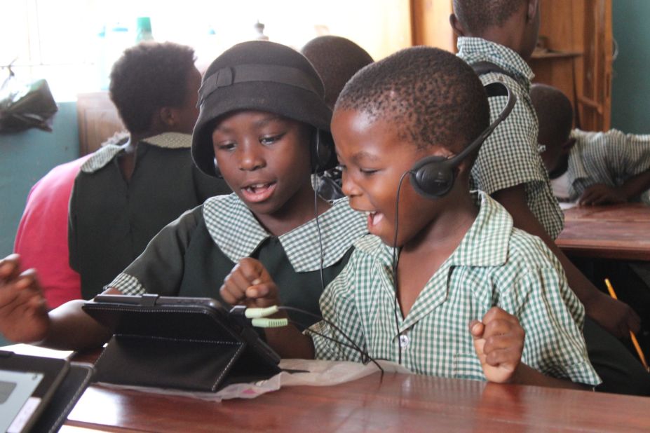The tablet is equipped with over 12,000 lessons in nine different Zambian languages. The tablet teaches subjects including English, maths, design, art and music. 