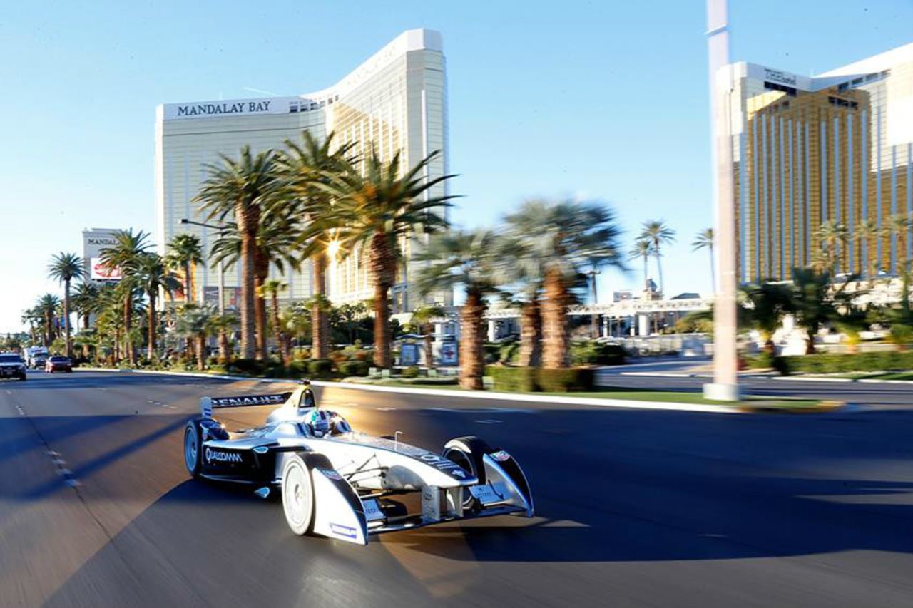 Away from the family garage and onto the race track, the arrival of Formula E will see electric racers capable of 220 kph flying around the streets of the world's biggest cities in 2014. The new FIA championship will feature <a href="http://www.fiaformulae.com/guide/specification" target="_blank" target="_blank"><strong>Spark-Renault SRT_01E</strong></a> single-seater cars built in co-operation by leading motorsport names, including Williams, McLaren, Renault and Michelin. The inaugural season kicks off in September, with 10 teams battling across Beijing.