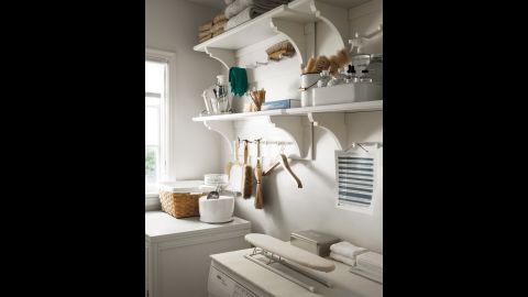 How Martha Stewart organizes the laundry room | CNN