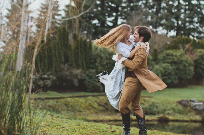 Imagine you're going with your boyfriend for what you think will be a typical holiday gathering. Then your visit takes a surprising -- and delightful -- literary turn. That's what happened this past Christmas Eve when Bethany Albert and her boyfriend, David Slater, of Washington, D.C., went to visit her parents in Tacoma, Washington. Little did she know she would soon find herself re-enacting the romantic proposal scene from Jane Austen's "Pride and Prejudice." Click through to watch the story unfold: