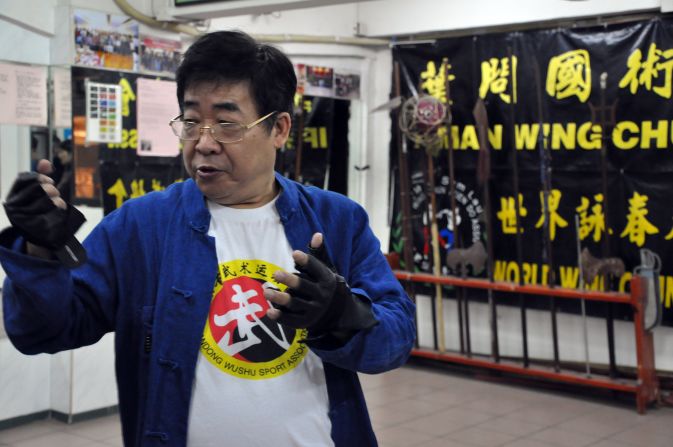 The six-hour "Wing Chun" Kung Fu Experience Tour begins in Sam Lau's kung fu studio in TST. Half a century ago, Lau met wing chun grandmaster Ip Man in a local barber shop. Nothing much has changed -- <a href="index.php?page=&url=http%3A%2F%2Fwww.youtube.com%2Fwatch%3Fv%3DFWi9SnHM778" target="_blank" target="_blank">Lau has still got the agility of a 20-year-old</a>. 