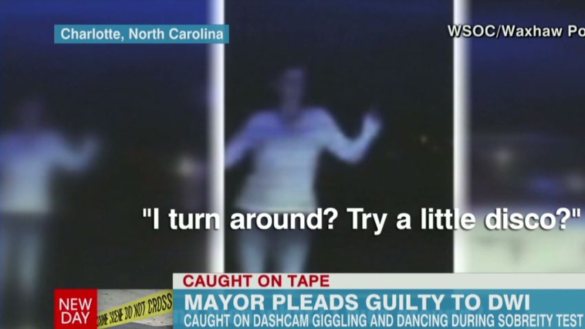 newday mayor dances in sobriety test_00000522.jpg