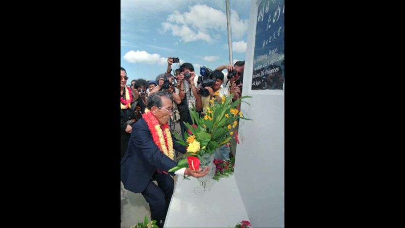 Onoda lays a wreath at the Philippine-Japan Friendship Shrine at Tilik on Lubang Island in the Philippines in May 1996. Onoda made <a href="http://www.cnn.com/WORLD/9605/26/philippines.straggler/">his first visit to the island</a> since coming out of hiding from the jungle there in 1974.