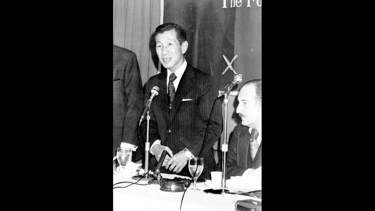 Onoda returned to Japan, where he received a hero's welcome, a figure from a different era emerging into postwar modernity. Here, he visits the Press Club in Tokyo in February 1975 for a luncheon that journalists gave in his honor.