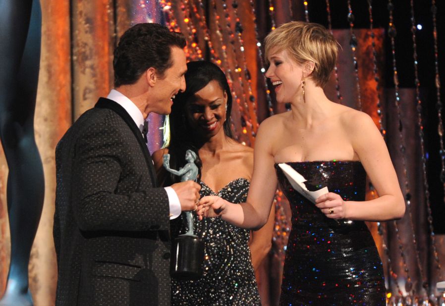 Jennifer Lawrence presents McConaughey with his award.