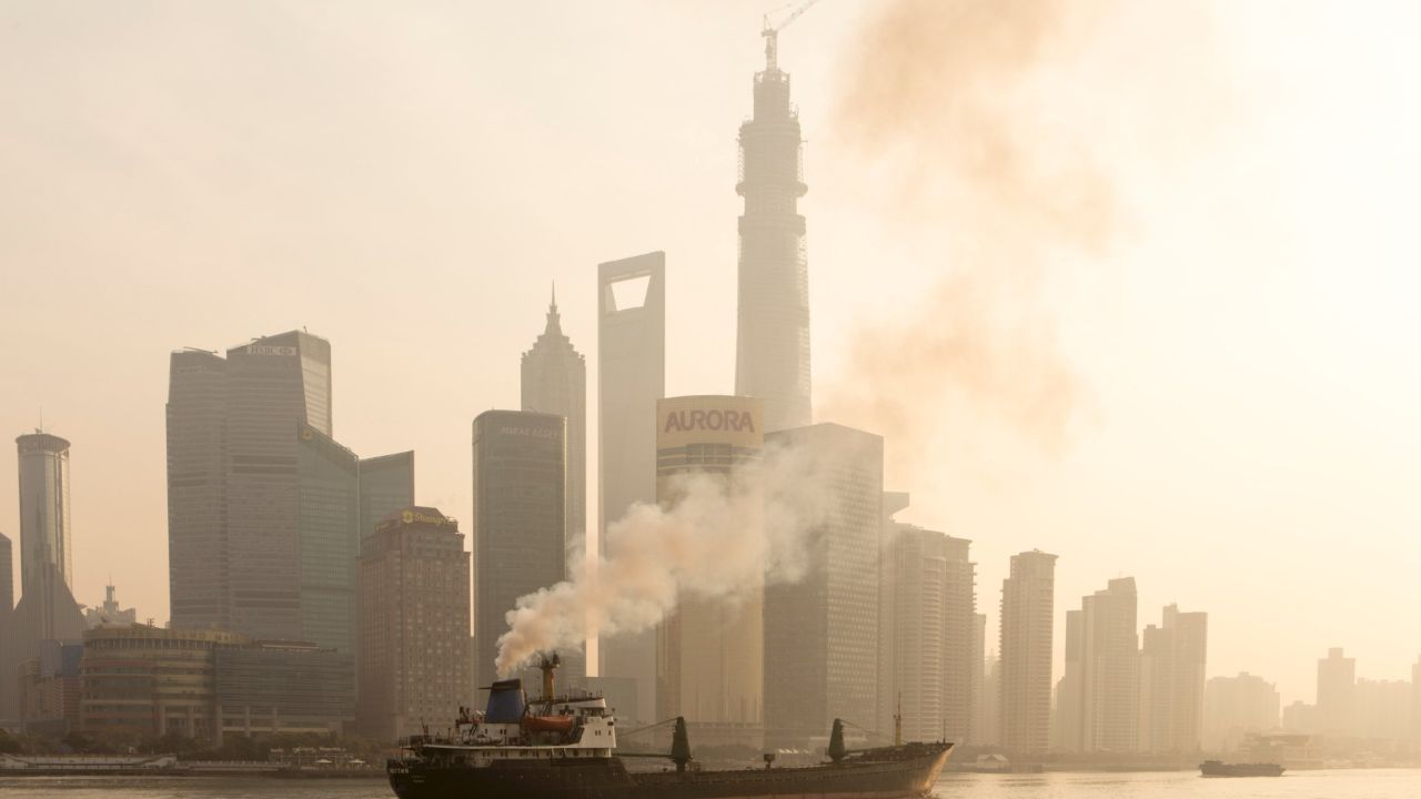 china bike smog shanghai2