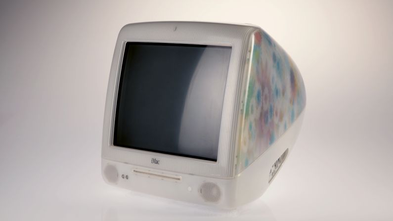 La línea iMac G3 tenía una variedad de diseños y colores con nombres como Mandarina, Mora azul y Uva, además de esta versión 'Flower Power', considerada por algunos como uno de los productos más feos de Apple. 