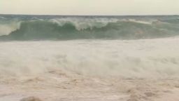 vo waves increasing in strength Hawaii_00001302.jpg