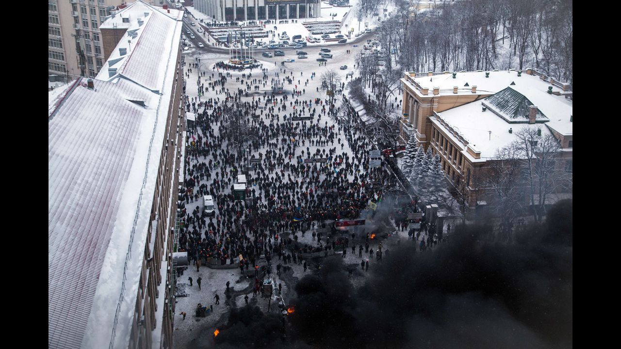 Ukrainian police storm protesters' barricades in Kiev amid violent clashes on January 22.