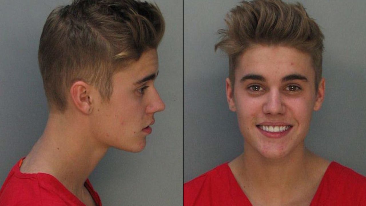 Justin Bieber fue acusado de conducir ebrio, resistirse a la autoridad y conducir sin una licencia válida realizando carreras callejeras en Miami Beach.