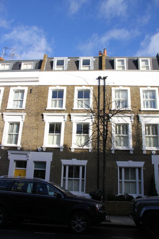 En el exterior, esta casa en una calle tranquila de Fulham parece ser exactamente igual a la de sus vecinos. 