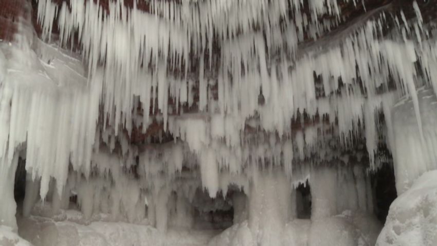 vo wi lake superior ice caves_00003603.jpg