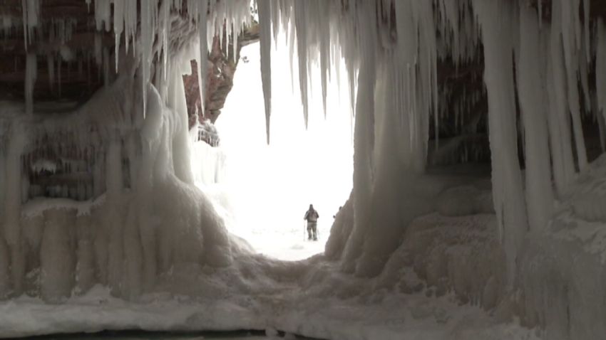early vo lake superior ice caves _00002123.jpg