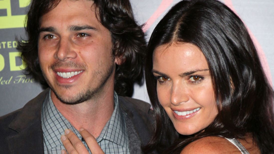 Ben Flajnik ended up with Courtney Robertson in season 16, in which Robertson was seen as the villain by many fans. The pair split while the show was airing, got engaged after the finale and then split for good in 2012. In 2013 <a href="http://www.usmagazine.com/celebrity-news/news/ben-flajnik-im-not-dating-kris-jenner-seeing-a-super-great-new-gal-20131010" target="_blank" target="_blank">Flajnik denied rumors </a>that he was dating then recently separated reality show star (and Kardashian clan matriarch) Kris Jenner. Robertson is reportedly forging a career as a model. 