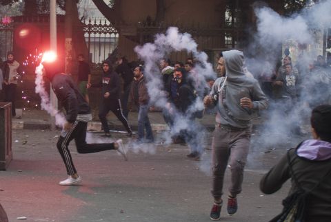 Egyptian anti-military protesters, mostly supporters of ousted Islamist President Mohammed Morsy, clash with security forces in downtown Cairo