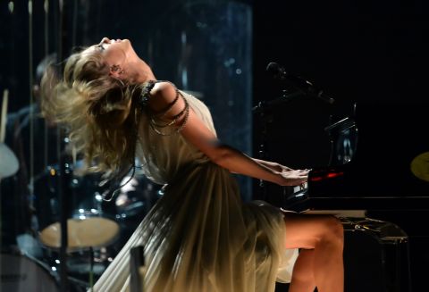 Taylor Swift delivers an emotional performance of her song "All Too Well."