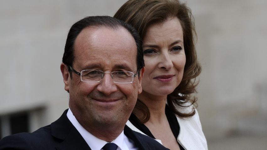 France's president Francois Hollande and his companion Valerie Trierweiler leave the Elysee presidential Palace in Paris, May 15, 2012.