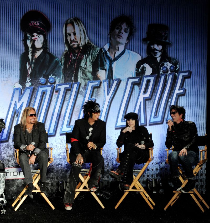 Mötley Crüe is back together and going on tour | CNN