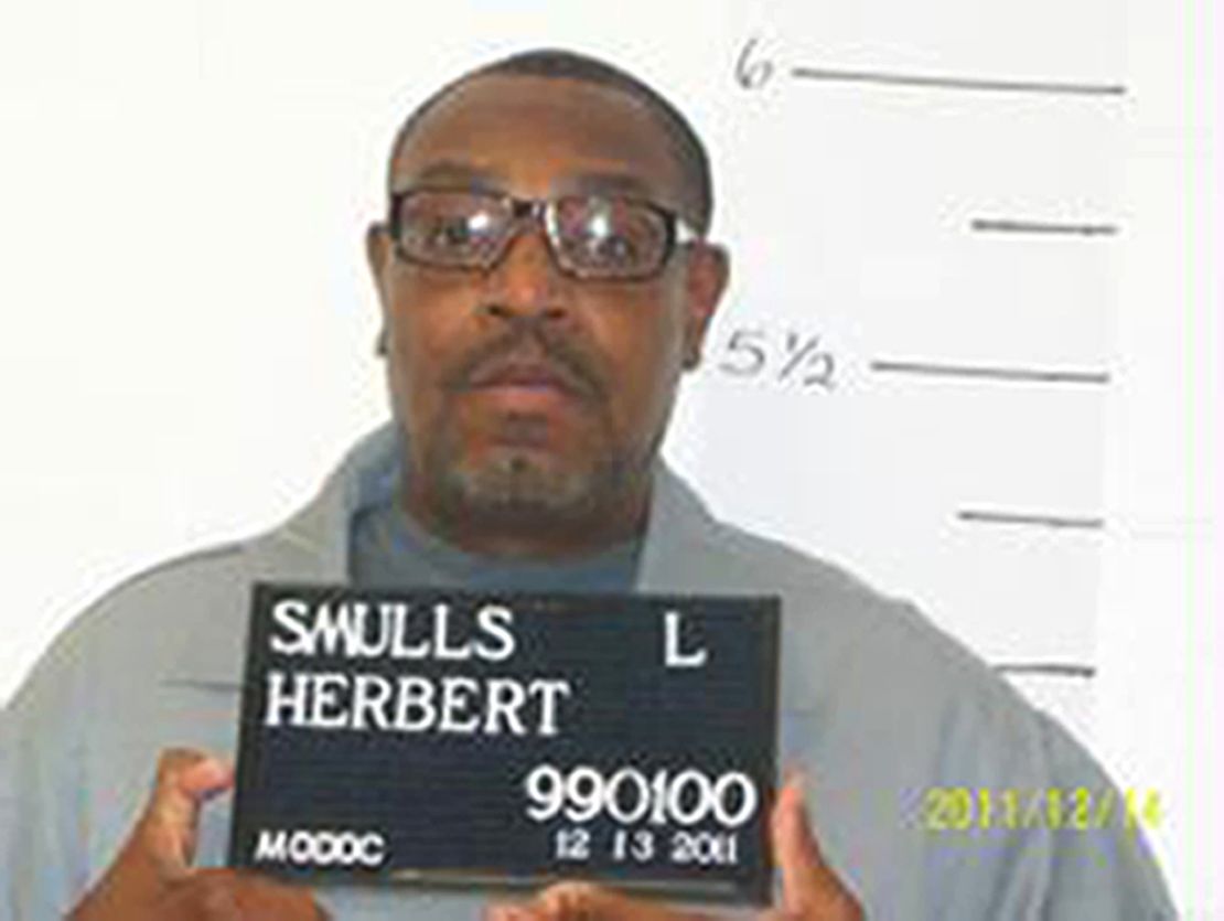 Herbert Smulls was convicted of killing a jewelry store owner and wounding his wife during a 1991 robbery.