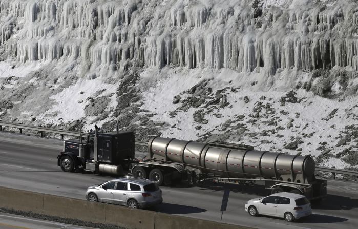 Traffic moves past an ice-covered hill on Interstate 75 in Covington, Kentucky, on January 29.