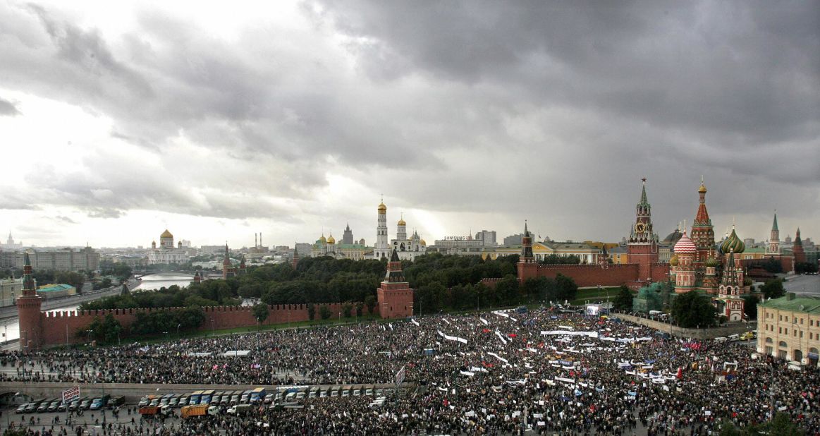 People take part in a "Russia-against terrorism" mass-meeting next to St Basil's Cathedral, on the Red Square in Moscow, September 7, 2004.
