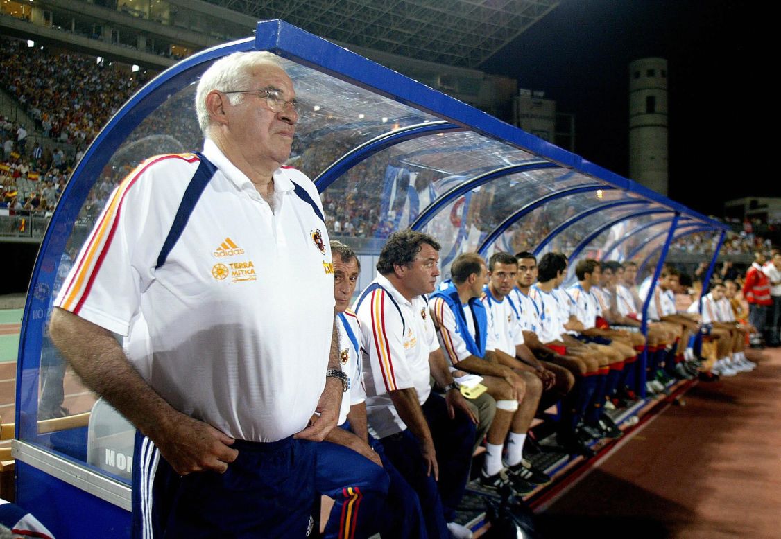 Aragones took charge in 2004, with his first match against Venezuela, and overhauled the team's playing style after a last-16 exit at the 2006 World Cup. 