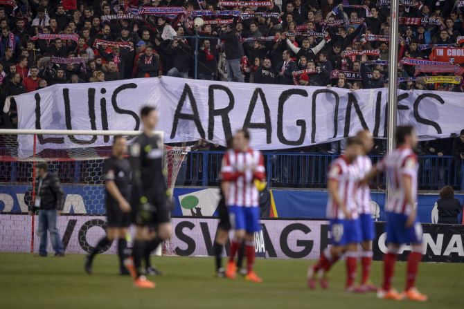 Banners in honor of Aragones were emblazoned all over the Vicente Calderon stadium after his death aged 75 Saturday.