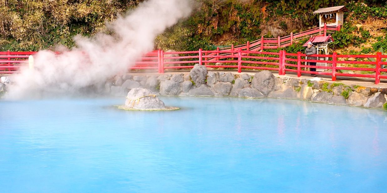 Kamado-Jigoku features six boiling ponds, ranging in color and temperatures, with some hitting 100 C.