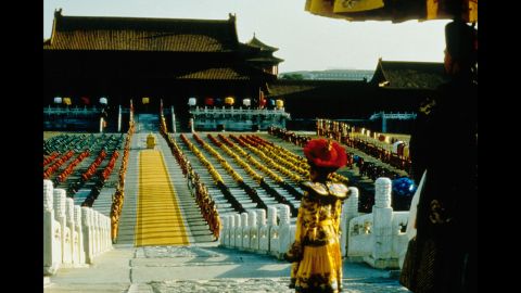 La película del director Bernardo Bertolucci sobre la vida del emperador chino Puyi ganó nueve premios Óscar -todo un logro, teniendo en cuenta que no fue nominada a ningún premio en las categorías de actuación. Además del título de mejor película, también ganó el premio al mejor director, mejor guión adaptado y mejor fotografía, entre otros.