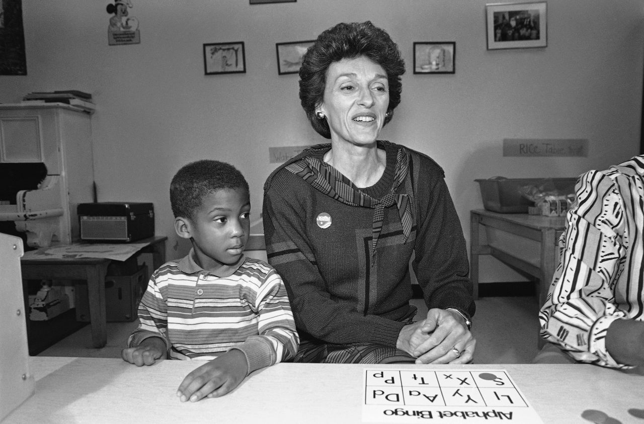 <a href="http://politicalticker.blogs.cnn.com/2014/02/03/joan-mondale-wife-of-former-vice-president-dies/">Joan Mondale</a>, the wife of former Vice President Walter Mondale, died on February 3, according to a statement from the family's church.
