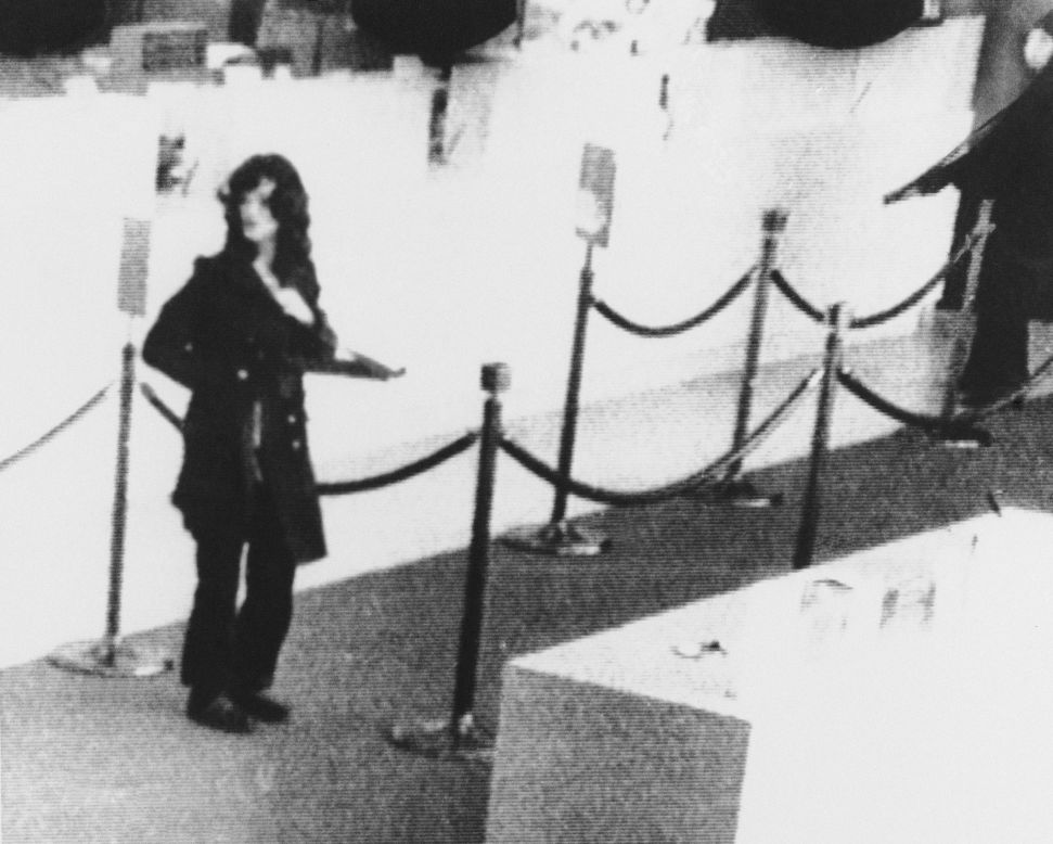 On April 15, 1974, the SLA robbed a Hibernia Bank branch in San Francisco. Security cameras captured this image of Hearst in the robbery. 