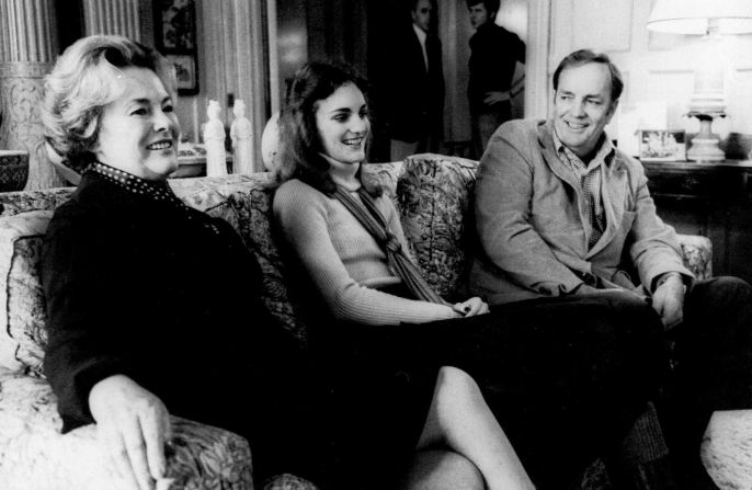 Hearst was released on bail on November 19, 1976, while her attorneys appealed her case.  Here, she is reunited with her parents, Catherine and Randolph Hearst, in their San Francisco home on November 20, 1976. The appeal was denied and Hearst returned to prison. 