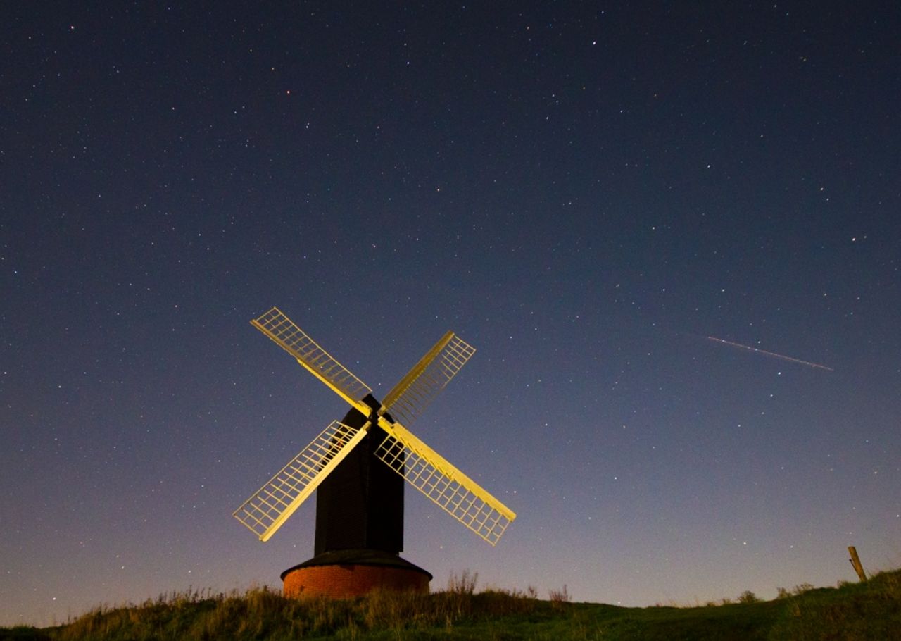 The Geminid meteor shower puts on a spectacular display in the skies above a <a href="http://ireport.cnn.com/docs/DOC-1068686">windmill</a> in village of Brill in Buckinghamshire, United Kingdom.