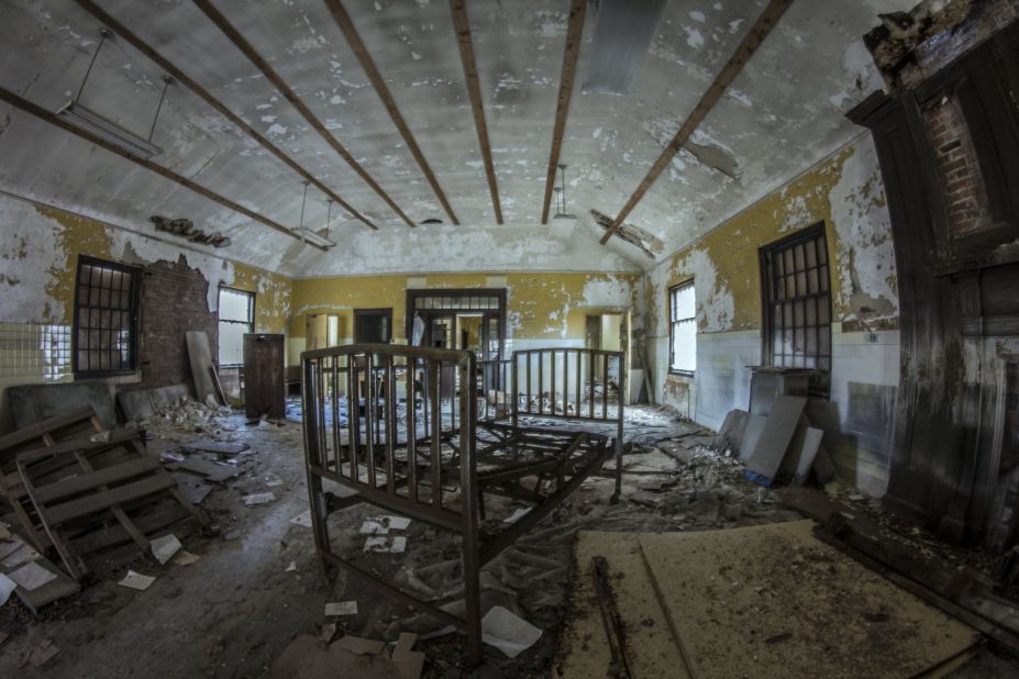 Forest Haven in Laurel, Maryland, was founded in 1925 as a home for mentally disabled children and adults. It was ordered shut down in 1991. Medical records, children's assignments, books and X-ray equipment can still be found inside the abandoned hospital. 